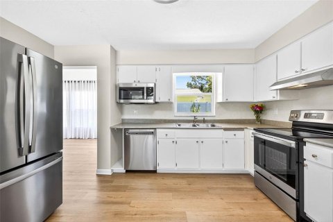Casa en venta en Saint Petersburg, Florida, 3 dormitorios, 149.57 m2 № 1858116 - foto 9