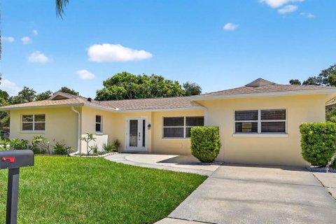 Casa en venta en Saint Petersburg, Florida, 3 dormitorios, 149.57 m2 № 1858116 - foto 1