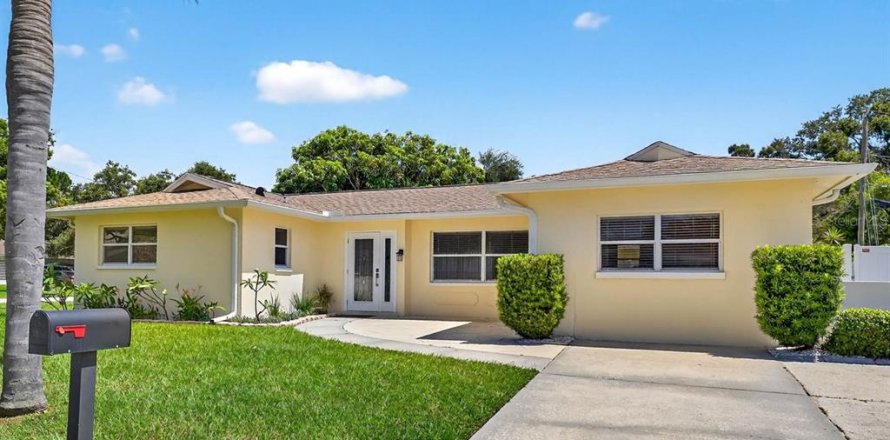 Casa en Saint Petersburg, Florida 3 dormitorios, 149.57 m2 № 1858116