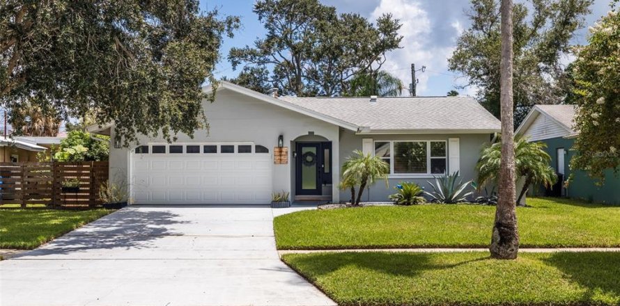 Villa ou maison à Saint Petersburg, Floride 3 chambres, 161.74 m2 № 2302346