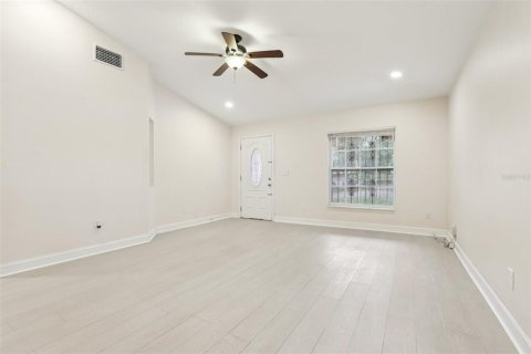House in Tampa, Florida 4 bedrooms, 156.82 sq.m. № 1780490 - photo 4