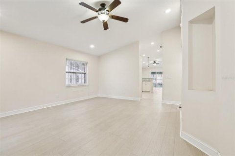 House in Tampa, Florida 4 bedrooms, 156.82 sq.m. № 1780490 - photo 5