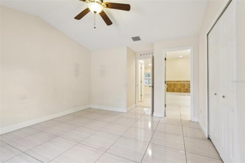 House in Tampa, Florida 4 bedrooms, 156.82 sq.m. № 1780490 - photo 15