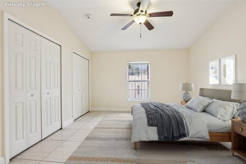 House in Tampa, Florida 4 bedrooms, 156.82 sq.m. № 1780490 - photo 13
