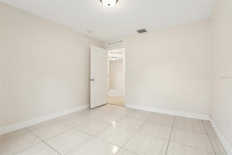 House in Tampa, Florida 4 bedrooms, 156.82 sq.m. № 1780490 - photo 25