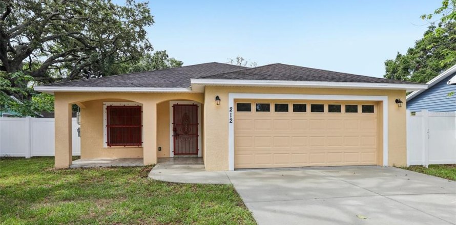 House in Tampa, Florida 4 bedrooms, 156.82 sq.m. № 1780490