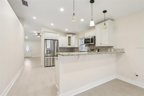 House in Tampa, Florida 4 bedrooms, 156.82 sq.m. № 1780490 - photo 12