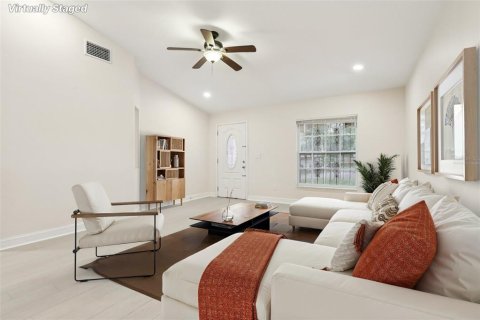 House in Tampa, Florida 4 bedrooms, 156.82 sq.m. № 1780490 - photo 3