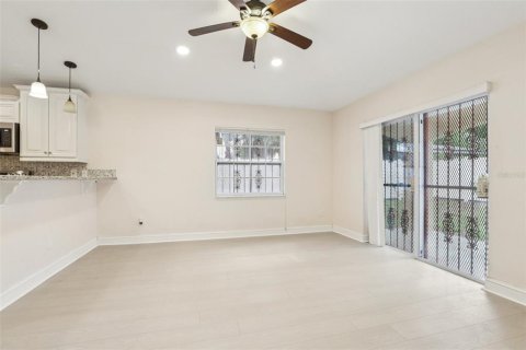 House in Tampa, Florida 4 bedrooms, 156.82 sq.m. № 1780490 - photo 9
