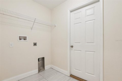 House in Tampa, Florida 4 bedrooms, 156.82 sq.m. № 1780490 - photo 29
