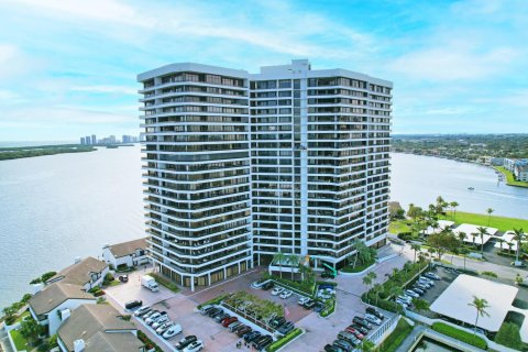 Condo in North Palm Beach, Florida, 3 bedrooms  № 918588 - photo 1