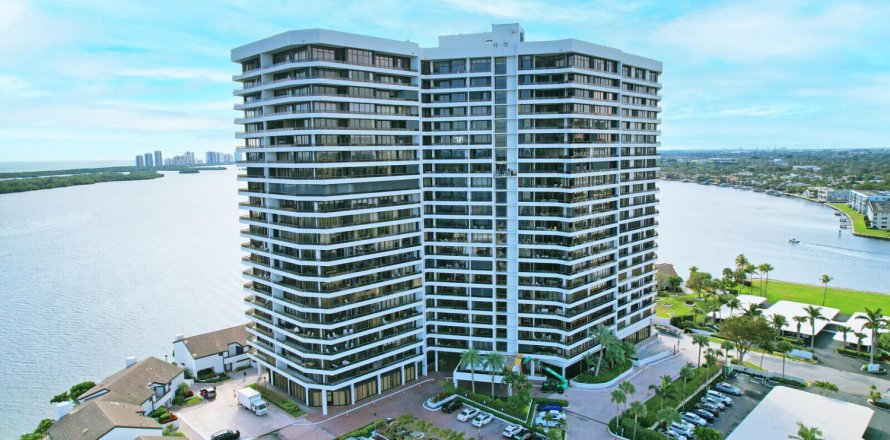 Condo in North Palm Beach, Florida, 3 bedrooms  № 918588