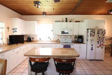 House in Punta Gorda, Florida 2 bedrooms, 117.61 sq.m. № 2258445 - photo 10