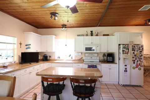 House in Punta Gorda, Florida 2 bedrooms, 117.61 sq.m. № 2258445 - photo 8