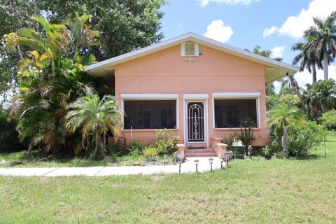 House in Punta Gorda, Florida 2 bedrooms, 117.61 sq.m. № 2258445