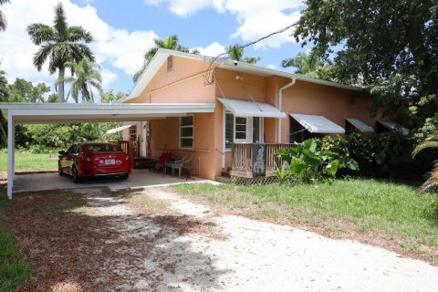 House in Punta Gorda, Florida 2 bedrooms, 117.61 sq.m. № 2258445 - photo 3