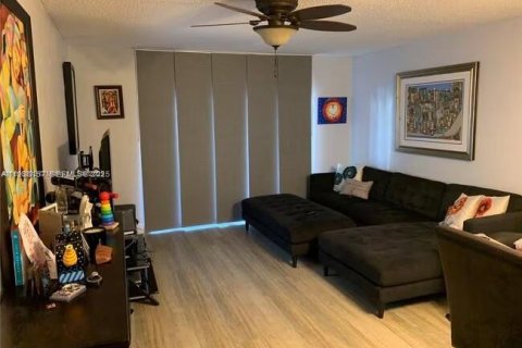 Apartment in Miami, Florida 2 bedrooms, 74.69 sq.m. № 1988933 - photo 12