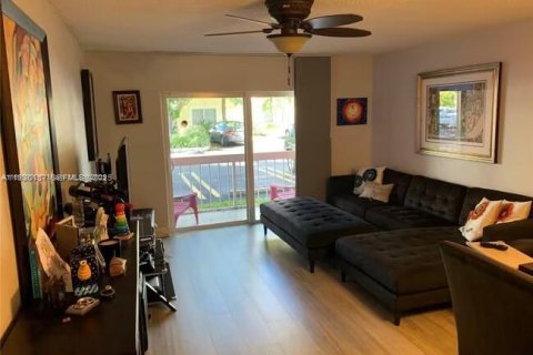 Apartment in Miami, Florida 2 bedrooms, 74.69 sq.m. № 1988933