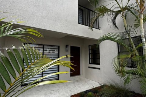 Снять в аренду кондоминиум в Майами, Флорида 2 спальни, 94.76м2, № 1891168 - фото 2