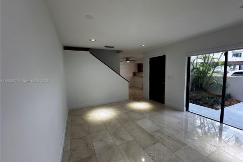Снять в аренду кондоминиум в Майами, Флорида 2 спальни, 94.76м2, № 1891168 - фото 5