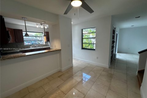 Снять в аренду кондоминиум в Майами, Флорида 2 спальни, 94.76м2, № 1891168 - фото 4