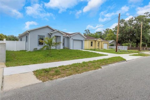House in Tampa, Florida 3 bedrooms, 131.74 sq.m. № 1612777 - photo 5