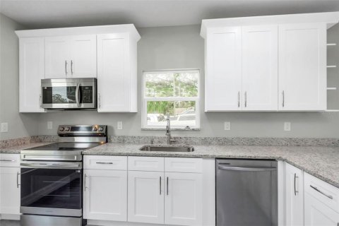 House in Tampa, Florida 3 bedrooms, 131.74 sq.m. № 1612777 - photo 19