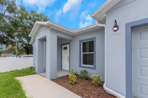 House in Tampa, Florida 3 bedrooms, 131.74 sq.m. № 1612777 - photo 9