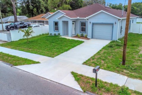 House in Tampa, Florida 3 bedrooms, 131.74 sq.m. № 1612777 - photo 3