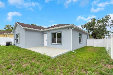 House in Tampa, Florida 3 bedrooms, 131.74 sq.m. № 1612777 - photo 10