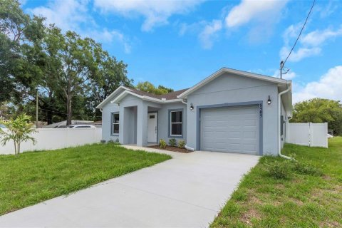 House in Tampa, Florida 3 bedrooms, 131.74 sq.m. № 1612777 - photo 7