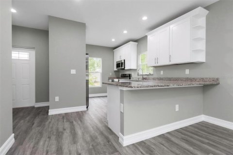 House in Tampa, Florida 3 bedrooms, 131.74 sq.m. № 1612777 - photo 27