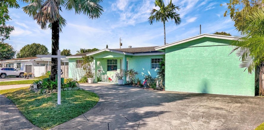 Villa ou maison à Cutler Bay, Floride 4 chambres, 249.16 m2 № 1730307
