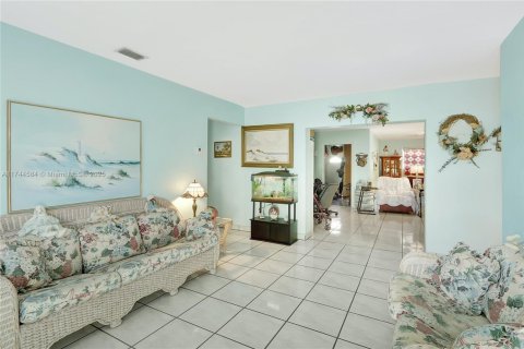 Villa ou maison à vendre à Cutler Bay, Floride: 4 chambres, 249.16 m2 № 1730307 - photo 2