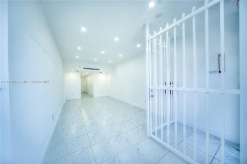 Immobilier commercial à vendre à Miami, Floride № 1934640 - photo 23
