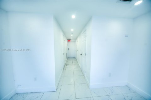 Immobilier commercial à vendre à Miami, Floride № 1934640 - photo 24