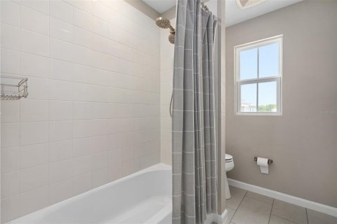 House in Tavares, Florida 4 bedrooms, 197.88 sq.m. № 1805486 - photo 22