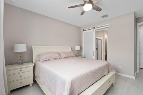 House in Tavares, Florida 4 bedrooms, 197.88 sq.m. № 1805486 - photo 10