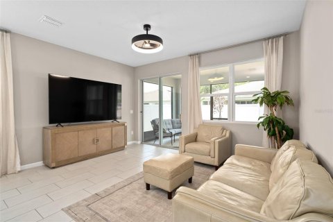 House in Tavares, Florida 4 bedrooms, 197.88 sq.m. № 1805486 - photo 6