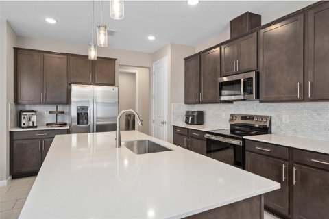 House in Tavares, Florida 4 bedrooms, 197.88 sq.m. № 1805486 - photo 4