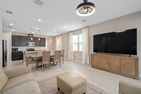 House in Tavares, Florida 4 bedrooms, 197.88 sq.m. № 1805486 - photo 30