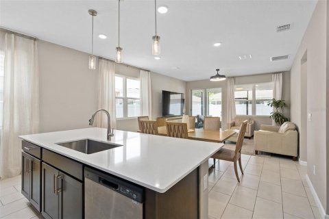 House in Tavares, Florida 4 bedrooms, 197.88 sq.m. № 1805486 - photo 5