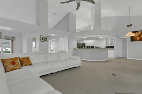 House in Haines City, Florida 4 bedrooms, 266.63 sq.m. № 1866163 - photo 18
