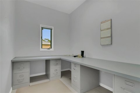 House in Haines City, Florida 4 bedrooms, 266.63 sq.m. № 1866163 - photo 9