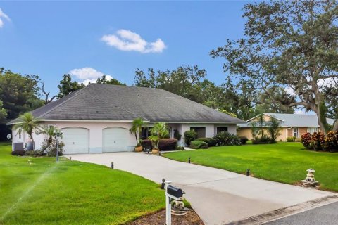 House in Haines City, Florida 4 bedrooms, 266.63 sq.m. № 1866163 - photo 1
