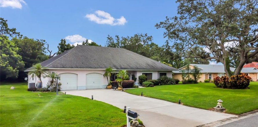 House in Haines City, Florida 4 bedrooms, 266.63 sq.m. № 1866163