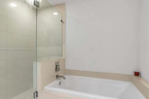 Copropriété à louer à Miami, Floride: 1 chambre, 75.44 m2 № 1964446 - photo 6