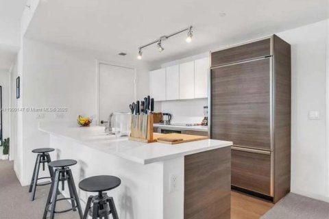 Copropriété à louer à Miami, Floride: 1 chambre, 75.44 m2 № 1964446 - photo 1