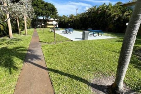 Снять в аренду кондоминиум в Дирфилд-Бич, Флорида 1 спальня, 60.39м2, № 1227040 - фото 1