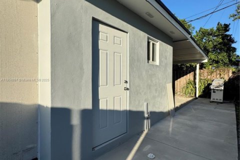 Casa en alquiler en Miami Gardens, Florida, 1 dormitorio, 270.35 m2 № 1955842 - foto 10